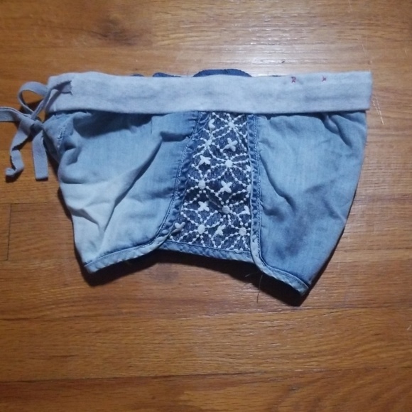 Shorts - Picture 3 of 4